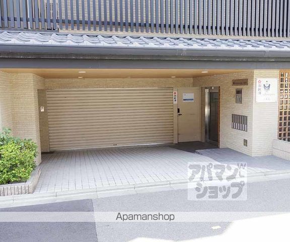 シュシュパルク六条院の玄関写真