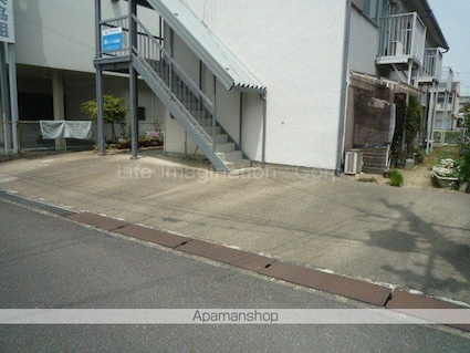 滋賀県野洲市小篠原[2K/29.81m2]の駐車場