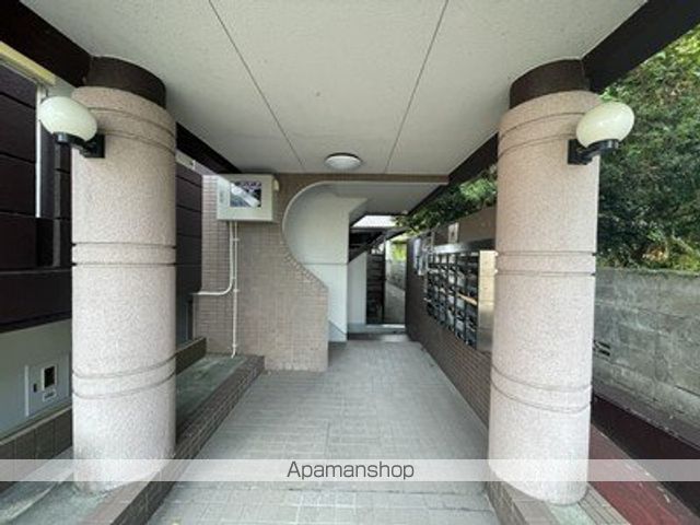 ラフォーレ27番館の玄関写真