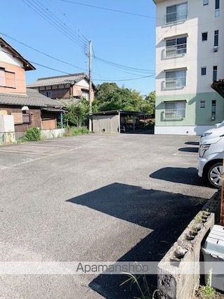 梅ヶ丘マンション[2LDK/46.68m2]の駐車場2