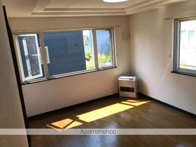 レフュージ川沿の内装写真