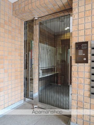 ウィルテラス新代田の玄関写真