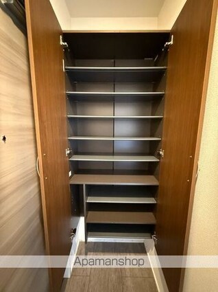 アゼリア[1R/25.09m2]の玄関