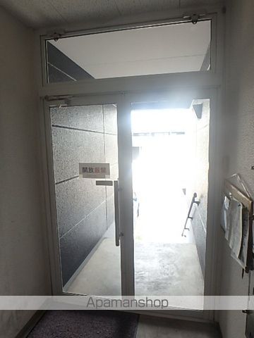 グローバルIIIの玄関写真