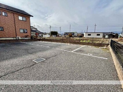 レオパレスサニーたか[1LDK/43.06m2]の駐車場1