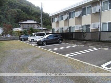 ガーデンハウス朝日山　Ｄ[2LDK/65.14m2]の駐車場