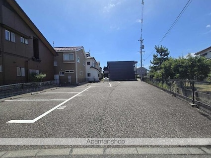 レオパレスウォーターロード[1K/23.18m2]の駐車場1