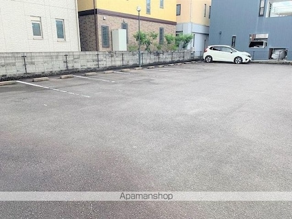 レオパレスレインボーロード[1K/26.08m2]の駐車場