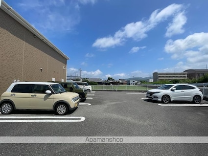 カサデプラシードⅡ[1K/33.15m2]の駐車場