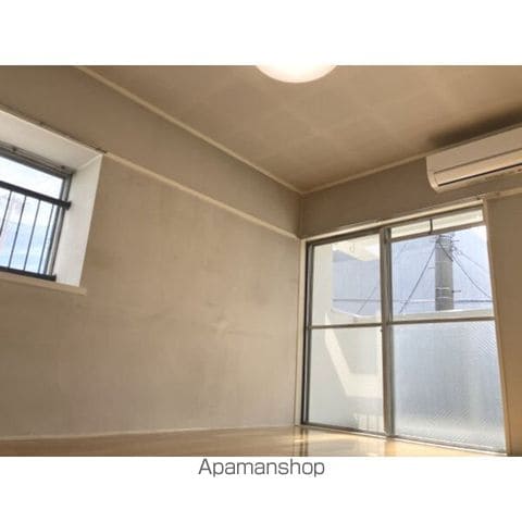 日和住宅の内装写真
