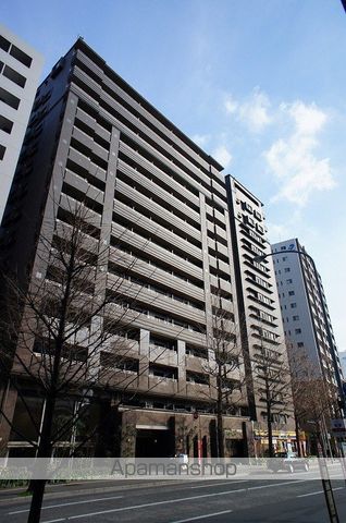 福岡市博多区博多駅前のマンションの外観1