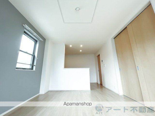 伊予郡砥部町 2階建 築9年の内装写真