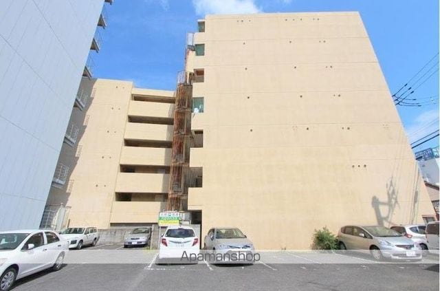 岩清尾マンションの外観写真