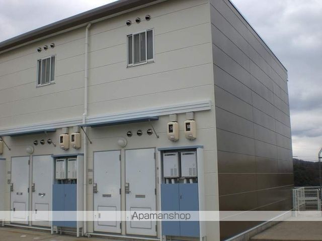 レオパレスクレストハイムの玄関写真