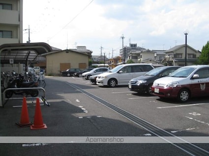 滋賀県草津市矢橋町[1K/22.68m2]の駐車場3