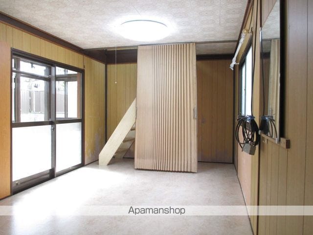 名張市 2階建 築47年の内装写真