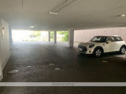 アパートメント膳所[1K/28.32m2]の駐車場