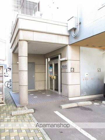 メニーズコート麻生中央の玄関写真
