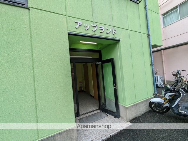 アップランドビルの玄関写真
