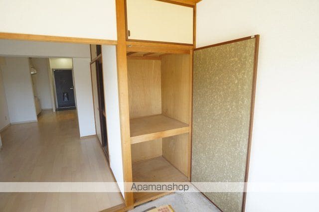ロイヤルハイツ東生駒の内装写真