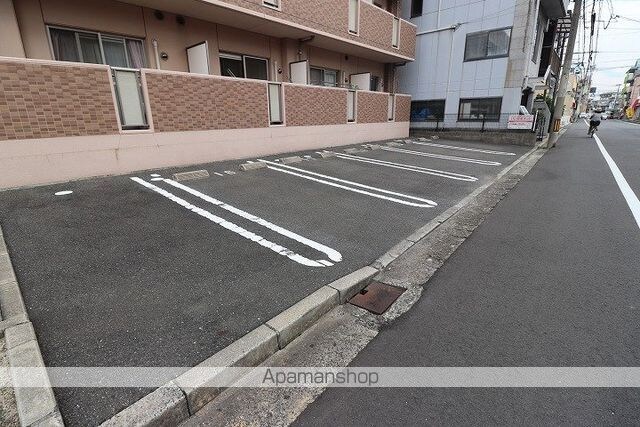 グランジュネッス[1K/31.76m2]の駐車場1