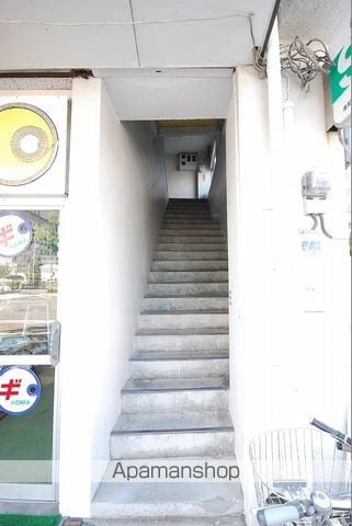 大坪ビルの玄関写真