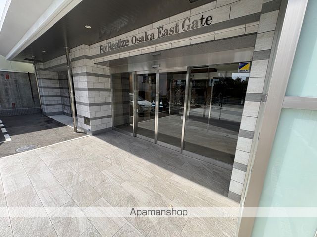 フォーリアライズ大阪イーストゲートの玄関写真
