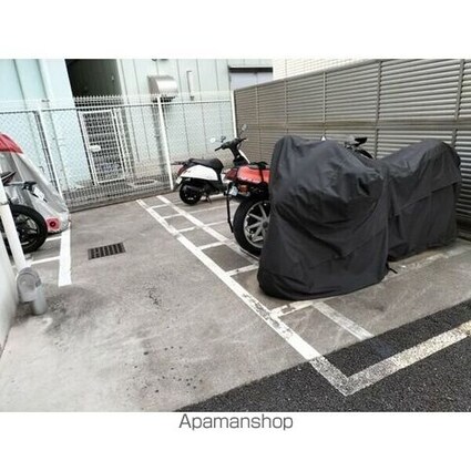 プラウドフラット富士見台[1K/21.54m2]の駐車場1