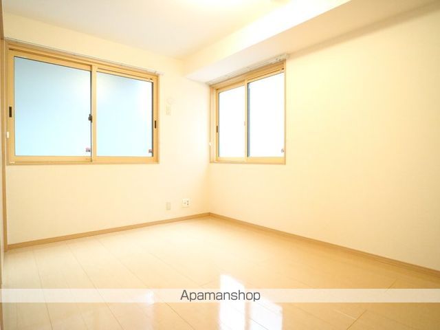 ロイヤルコート越坊 A棟の内装写真