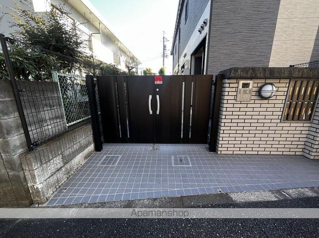 レオパレスカーサアベニューIVの玄関写真