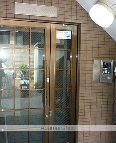 ラカーサモモイの玄関写真
