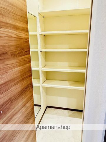 シャーメゾン帯小入口の内装写真