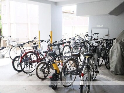 エステート記念橋　大幅リフォーム・ＵＢ交換[1K/21m2]の駐車場