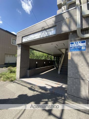 T’SCOURT北22条の玄関写真