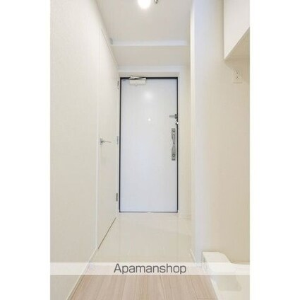 コンフォリア東新宿[1DK/25.23m2]の玄関