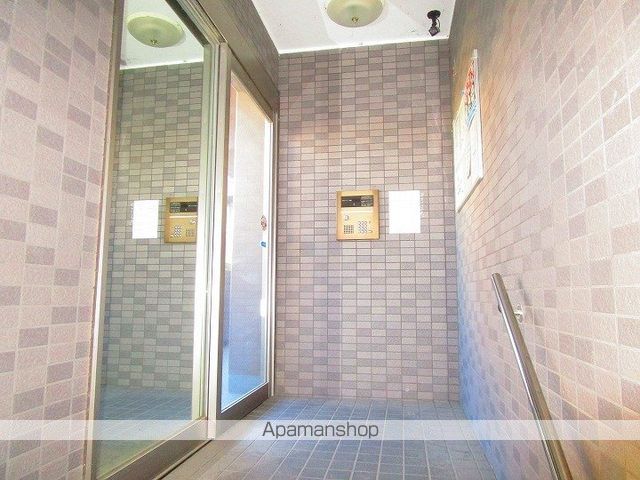 ヴィクトワール弐番館の玄関写真
