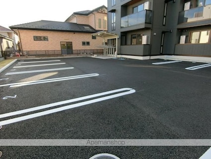 ＤーＲＯＯＭ荒井１丁目[1LDK/37.84m2]の駐車場