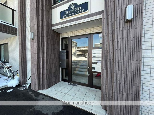 グランメール八軒7東の玄関写真