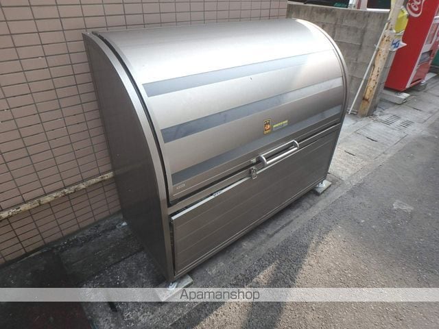 スカイコーポ新屋敷の玄関写真