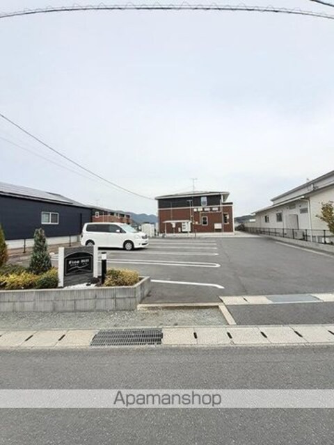 Ｆｉｎｅ　Ｈｉｌｌ[1LDK/45.77m2]の駐車場