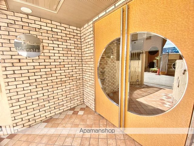 ヒルズ小松の玄関写真