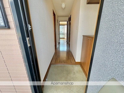 ファミールコート[2DK/44m2]の玄関