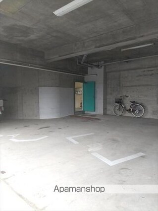 和歌山県和歌山市新堀東２丁目[2LDK/68m2]の駐車場