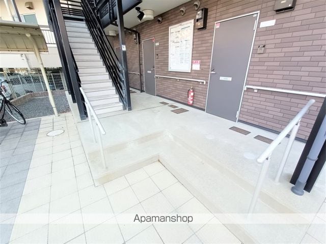 レオネクストNakajyuの玄関写真