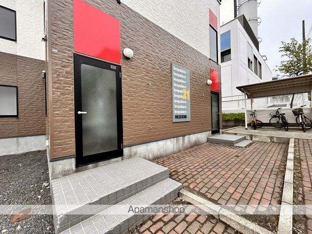 レオパレス921の玄関写真