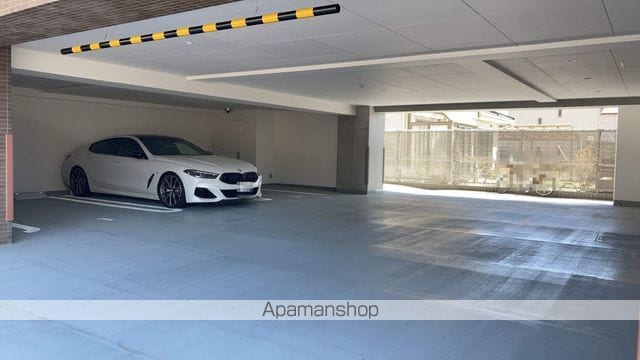 アヴァンセ東口[1LDK/40.02m2]の駐車場
