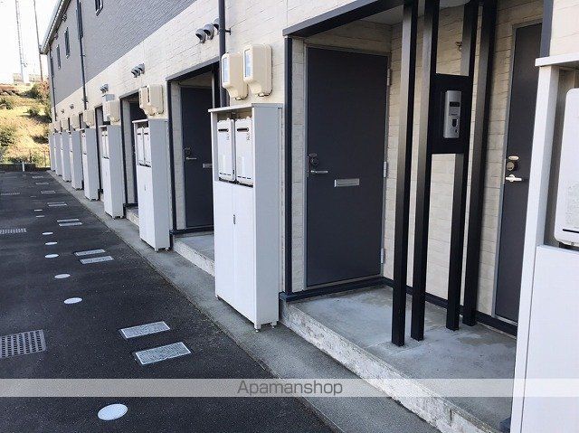 レオパレスコシラの玄関写真