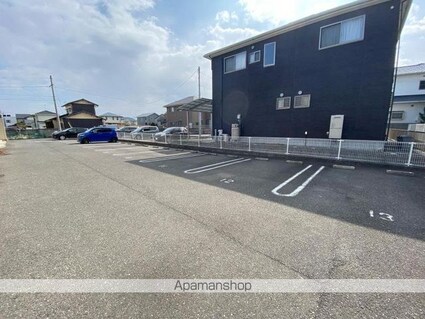 レス　ポール　Ｂ[2LDK/58.8m2]の駐車場