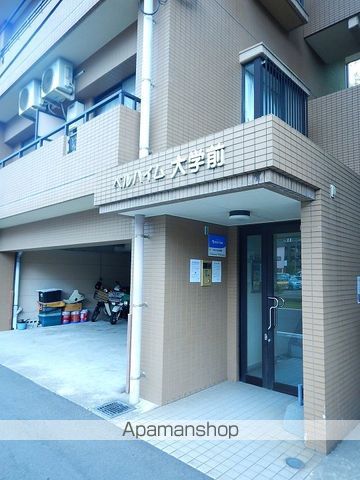 ベルハイム大学前の玄関写真
