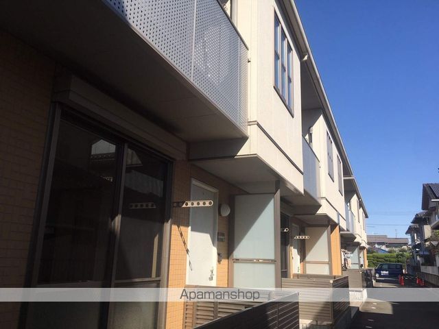 ロイヤルオークス A棟の外観写真